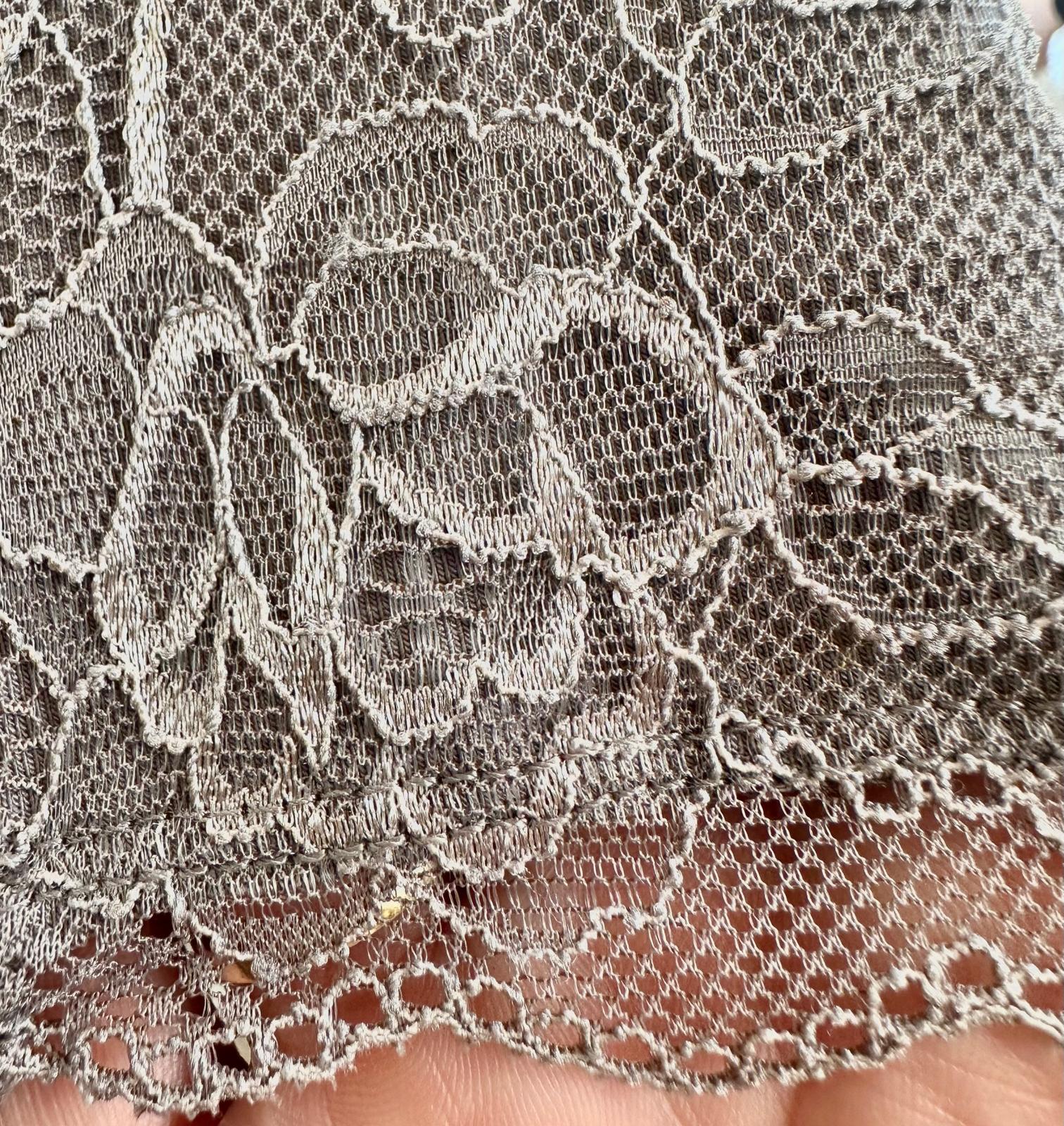 גוזיית לב תחרה